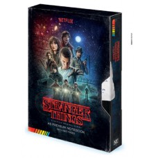 LIBRETA STRANGER THINGS VHS PYRAMID INTERNATIONAL REDSTRING SR72775 (Espera 4 dias)